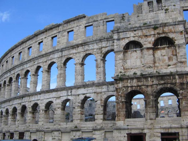 Amphitheater von Pula in Istrien.jpg